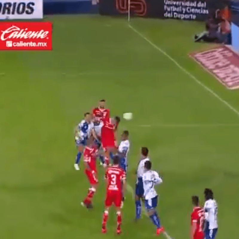 Mancuello le puso la pelota en la cabeza a Tobio para el descuento del Toluca