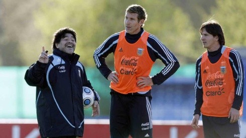 Como Maradona, Palermo respaldó a Messi desde México