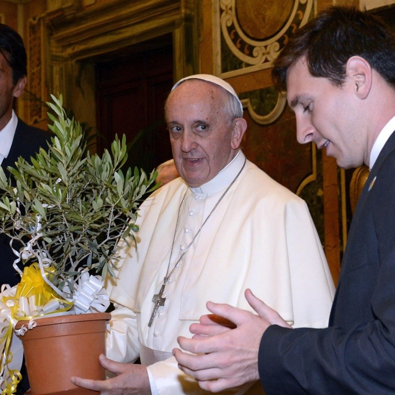 Al Papa Francisco le preguntaron por Messi y lo bajó del cielo