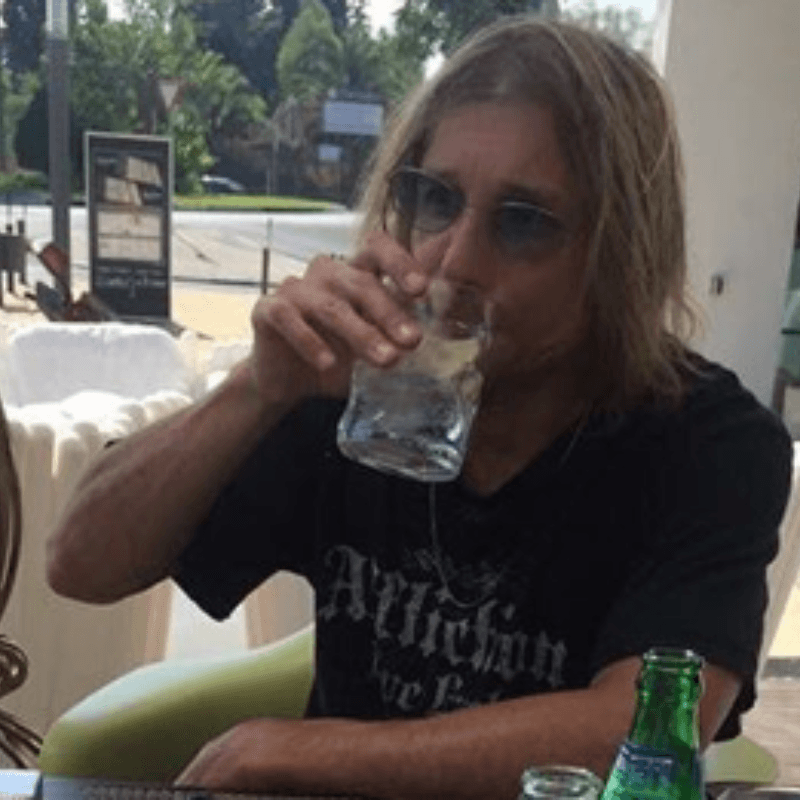 Claudio Caniggia salió a comer y se encontró a una imitadora de su hija Charlotte