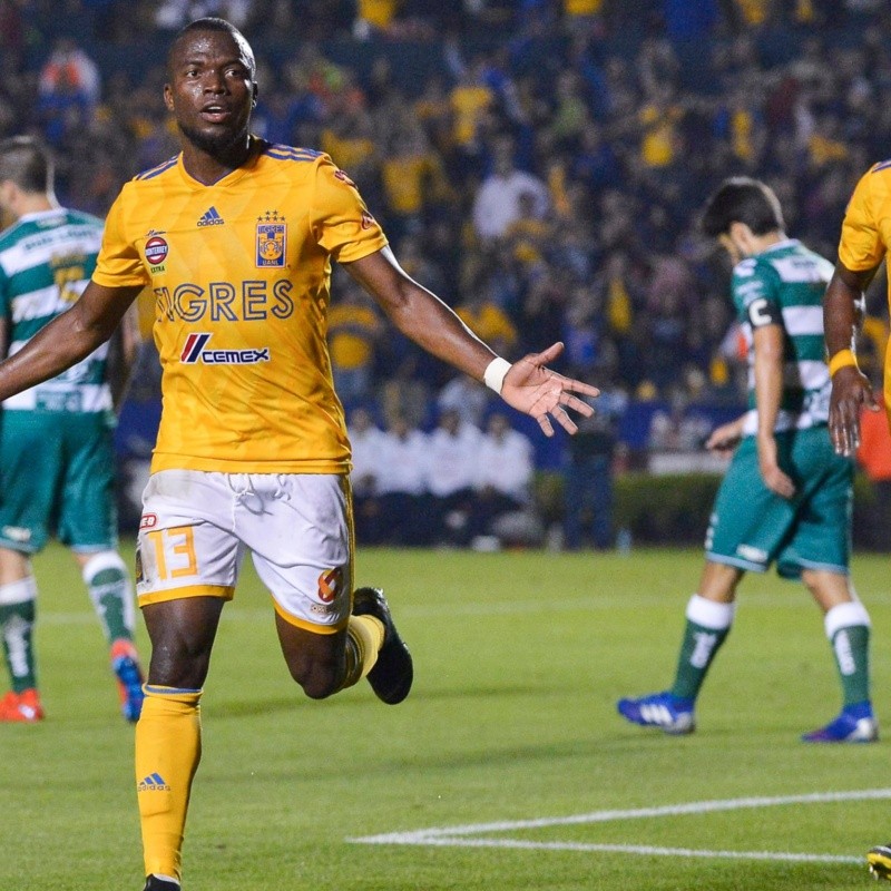 Con un primer tiempo apabullante, Tigres se impuso 3 a 0 ante Santos en la ida de la semifinal