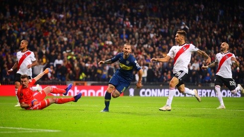 Foto de Dario Benedetto celebrando su gol en Madrid.