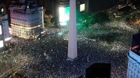 Foto del Obelisco explotado por hinchas de Racing.