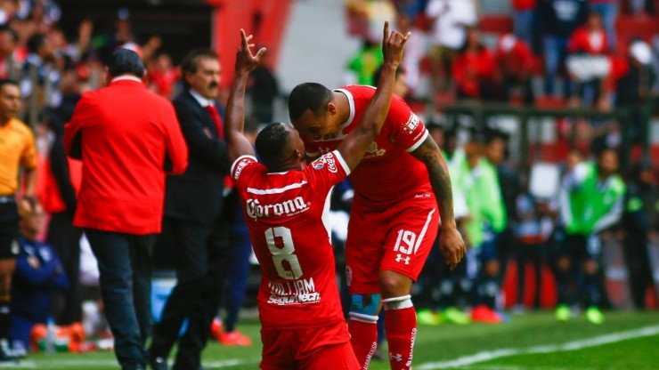 Toluca celebra uno de los cinco tantos.