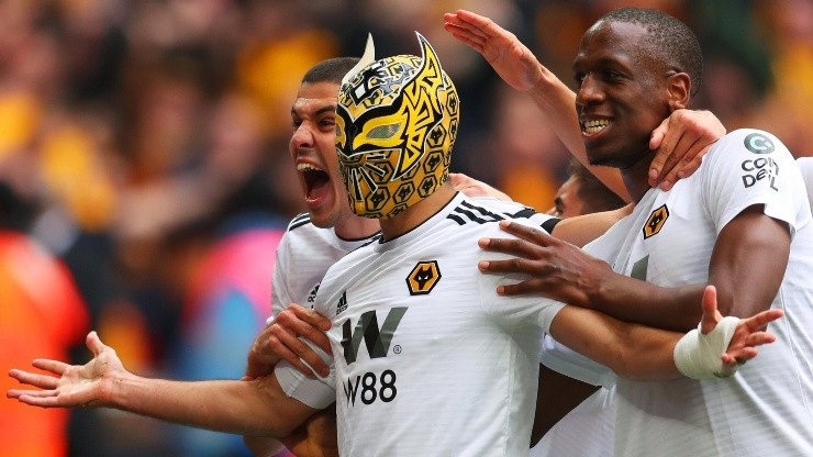 El capitán del Watford se burló de la máscara de Raúl Jiménez