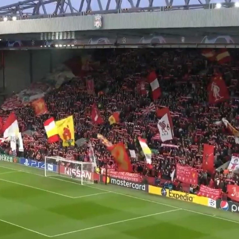 Los hinchas de Liverpool emocionaron al mundo cantando su himno