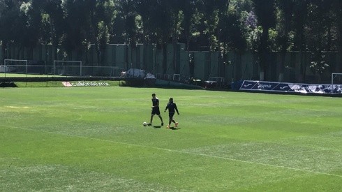 Silva y Hernández entrenan con balón.