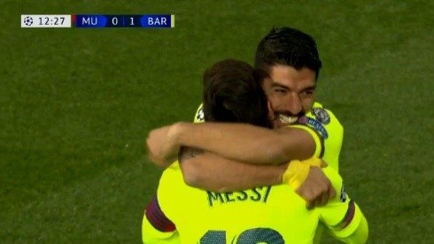 Suárez marcó en Old Trafford de un pase genial de Messi y rompió su maldición