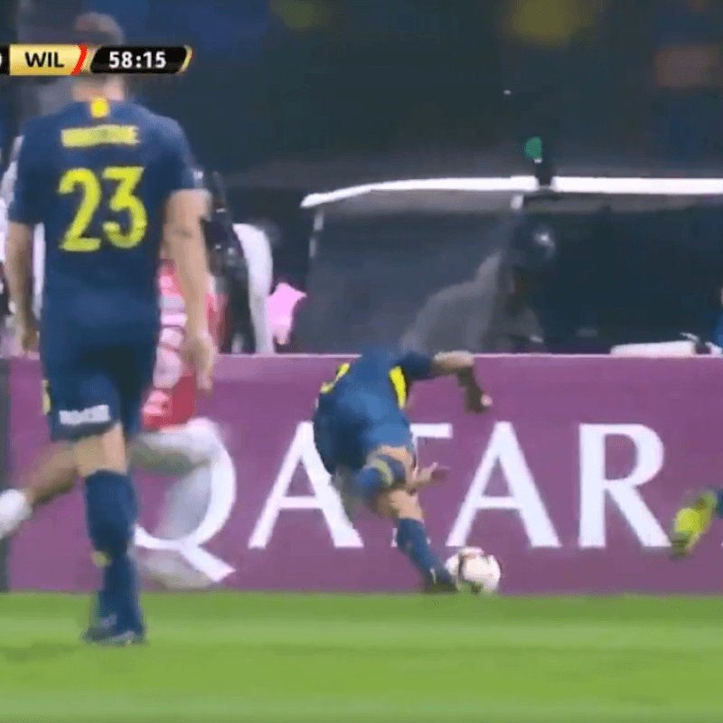 Esto es Boca: Tevez la perdió, luchó y se tiró de cabeza como loco