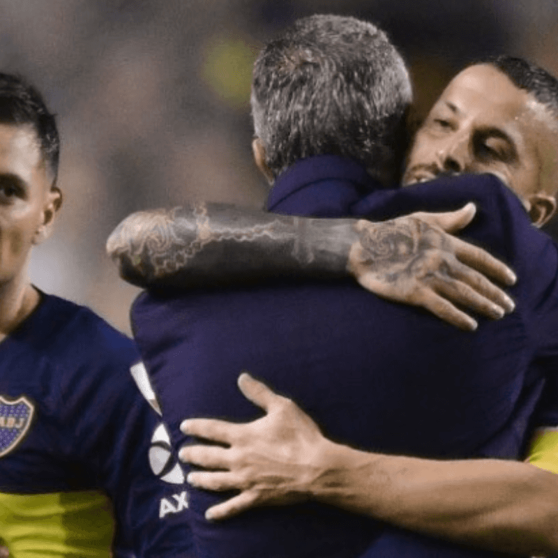 Boca viral: en la foto del abrazo entre Alfaro y Benedetto, todos hablan de la cara de Mauro Zárate