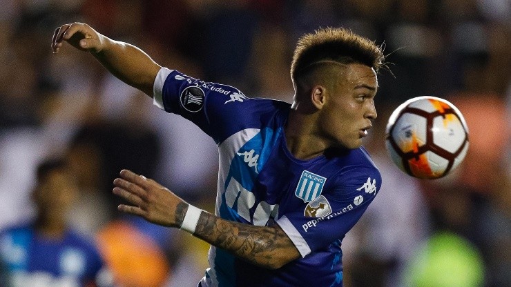 Lautaro Martínez con la camiseta de Racing.