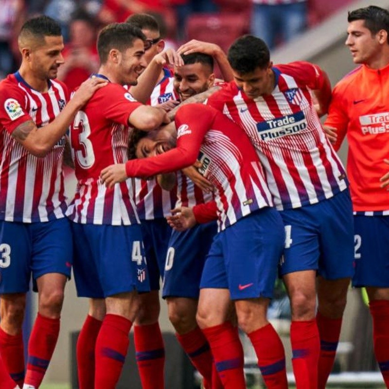 Atlético Madrid ganó de la mano de Griezmann y quedó a 9 del Barcelona