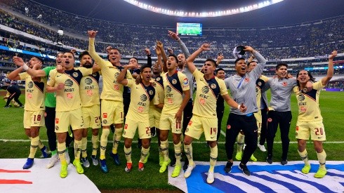 La afición del América recompuso la canción contra Cruz Azul