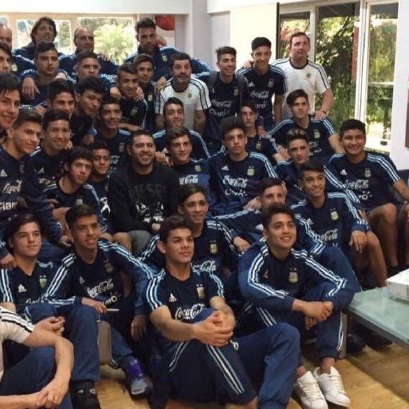 Aimar dijo que en la Selección Argentina que dirige hay un jugador "con cosas de Riquelme"