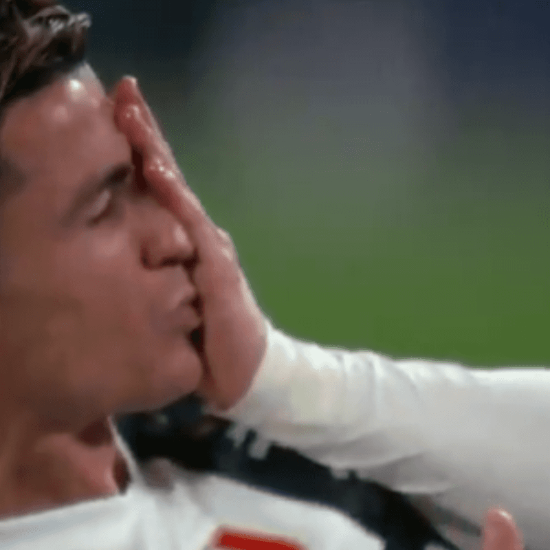 No pasaron ni cinco segundos y Cristiano ya sufrió un duro topetazo