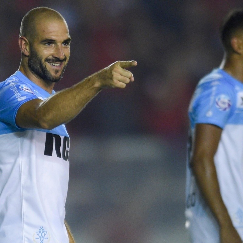 Lisandro López se encontró con su ídolo y le cambió la camiseta