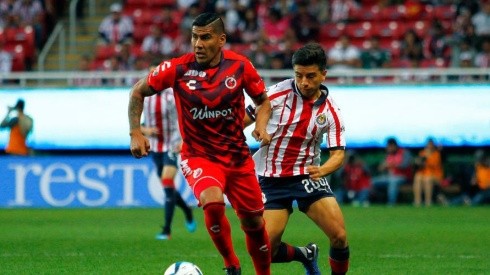 Carlos Salcido en el partido frente a Chivas.
