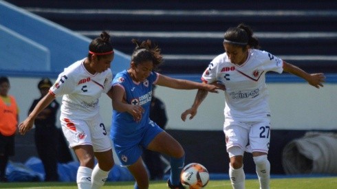 Cruz Azul enfrentando a Veracruz en la Femenil.