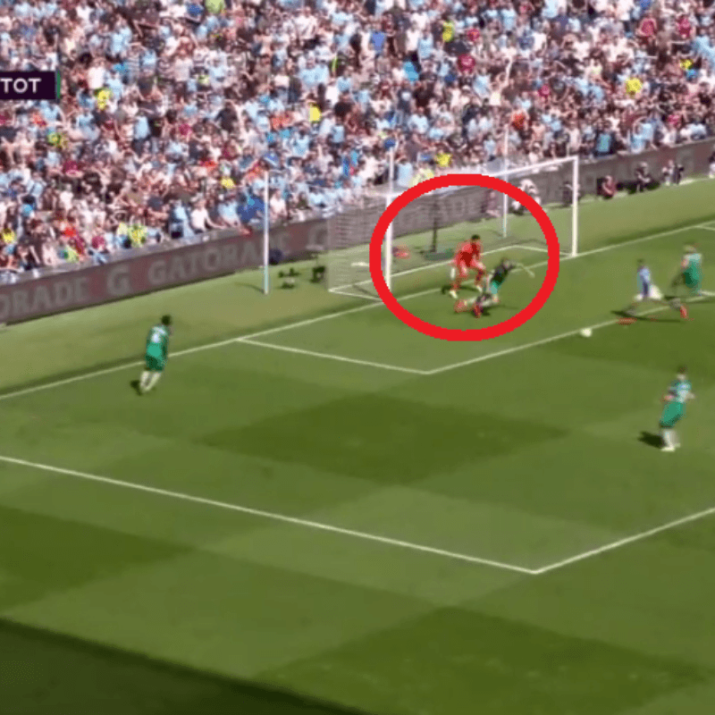 Sterling no entendía nada: el atajadón de Gazzaniga ante Manchester City