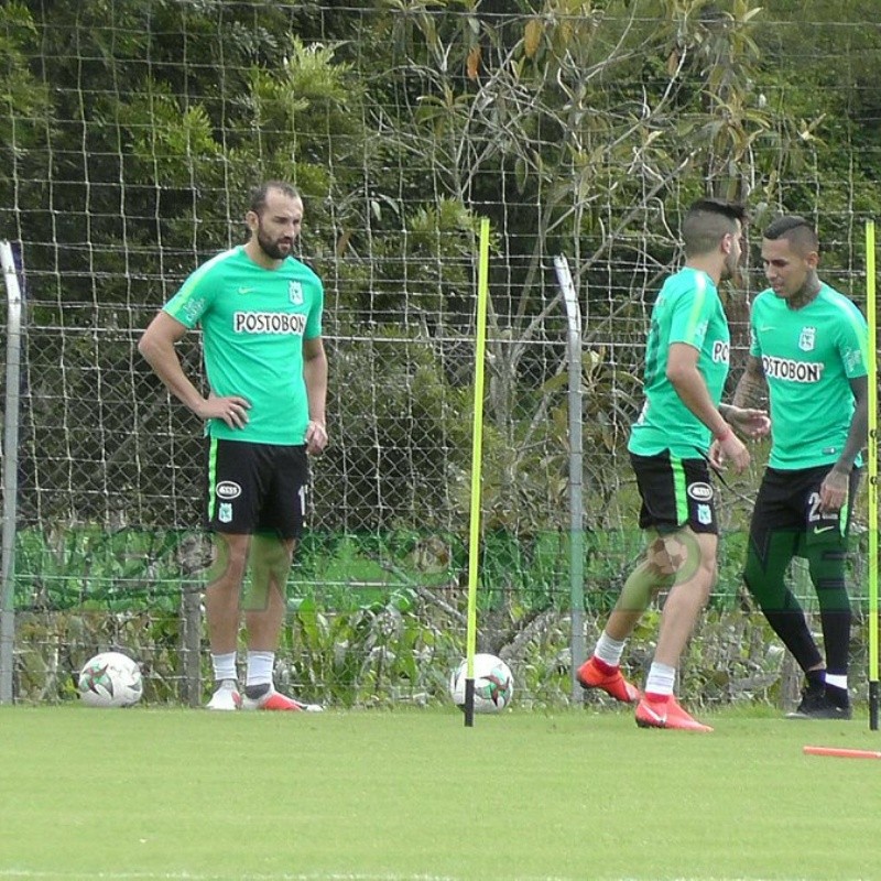 Insólito: ¡Autori dejó por fuera a Hernán Barcos del clásico paisa!