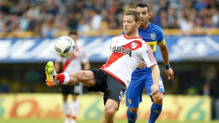 Nicolás Domingo con la camiseta de River.