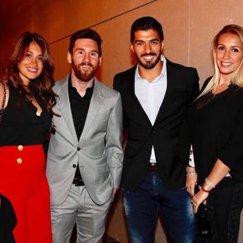 Antonella Roccuzzo subió una foto y la mujer de Suárez le respondió con dos emojis de fuego