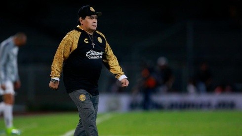 Diego Maradona enfrentando a Pumas en Copa MX.