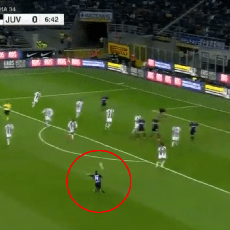 Nainggolan la agarró de volea desde larga distancia y le marcó un golazo fenomenal a Juventus