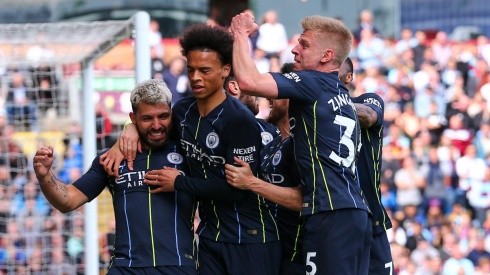 Todo el City festeja el gol de Agüero.