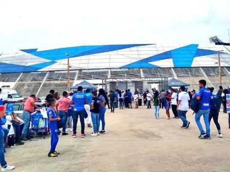 Mayoría de aficionados de Cruz Azul en el Estadio de Lobos BUAP