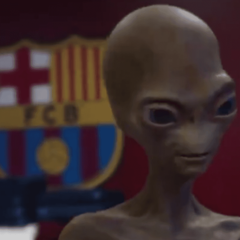 Un extraterrestre visitó el vestuario de Barcelona y Suárez tuvo que esconder la camiseta de Messi