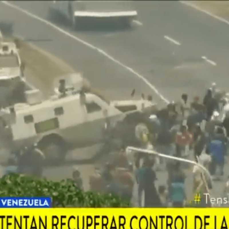 Venezuela: tanque militar arrolló a grupo de manifestantes en Caracas