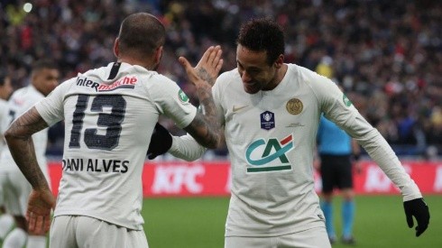 Dani Alves y Neymar son buenos amigos.