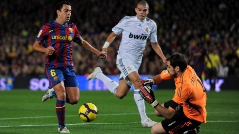 Foto de Iker Casillas enfrentando al Barcelona.