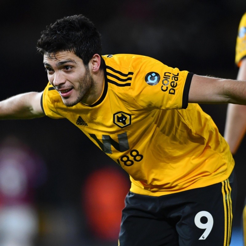 Raúl Jiménez explicó qué le provocan los cánticos que le dedican los aficionados de los Wolves