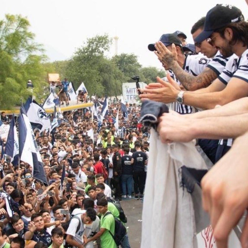 Éxtasis total de todo Rayados en los festejos en la ciudad en Monterrey