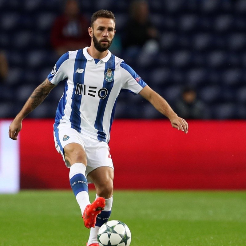 Hasta Porto felicitó a Layún por la Concachampions