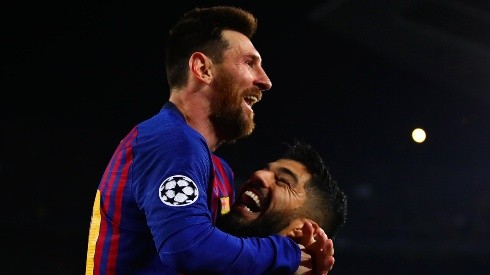 Mucho más que Modo Champions: fotón de Messi y Suárez desde el avión que los llevó a Liverpool