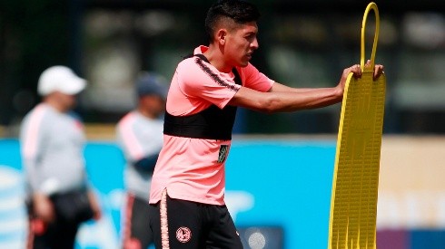 Edson Álvarez es duda para el Clásico Joven de Ida