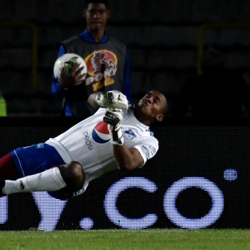 Jugador del América dice: "Lo mejor de Millonarios es Faríñez, es 'Supermán'"