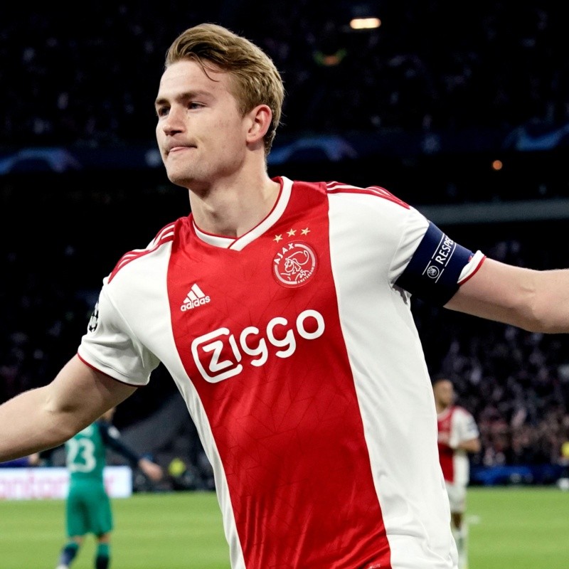 De Ligt saltó más que todos y el Ajax ya le gana 1-0 al Tottenham