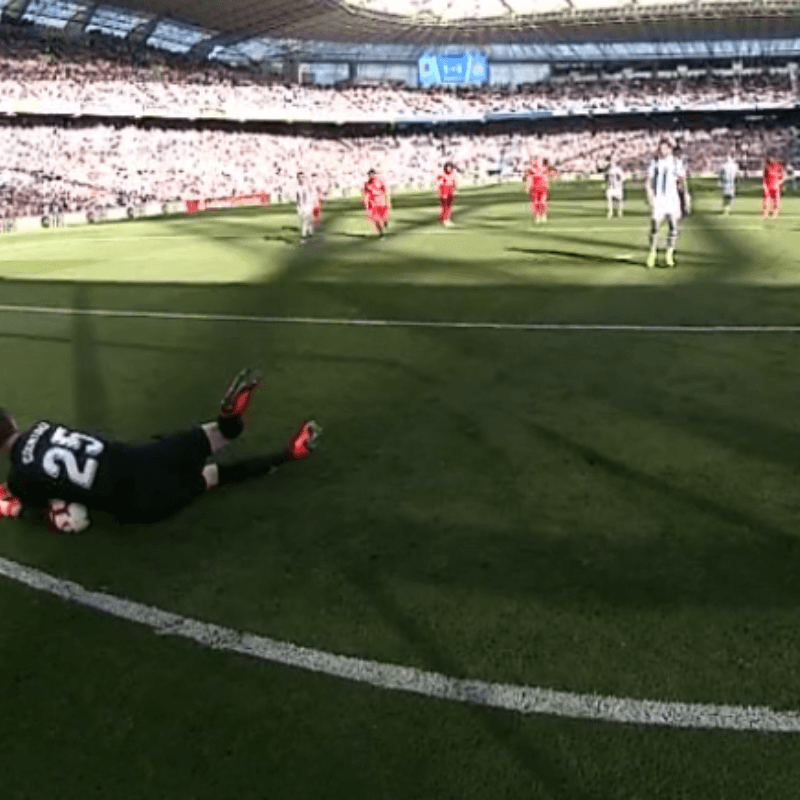 Le saca ventaja a Keylor: Courtois salvó al Real Madrid tapando un penal