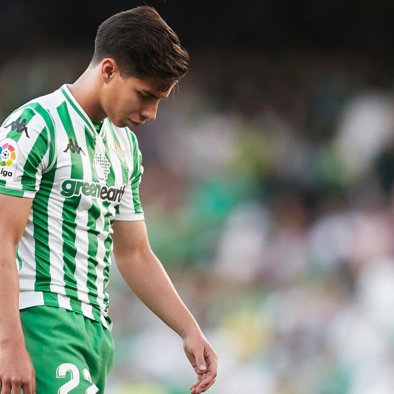 Real Betis no hace más que sumarle un problema a Diego Lainez