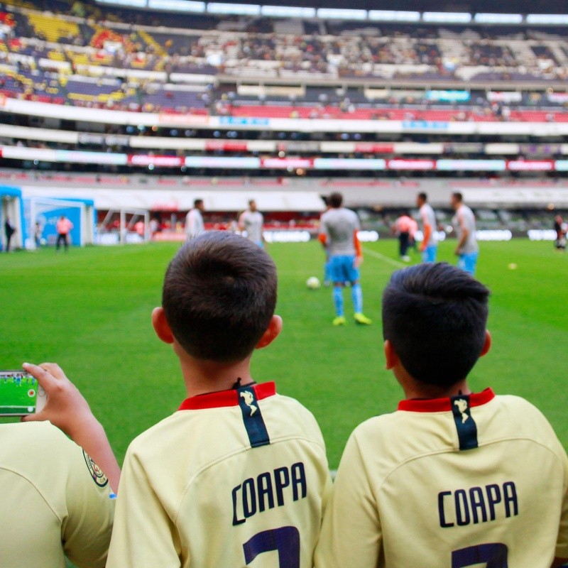 ¿Qué es el amor por un club?: Sensacional foto de un abuelo y su nieto americanista en el Azteca