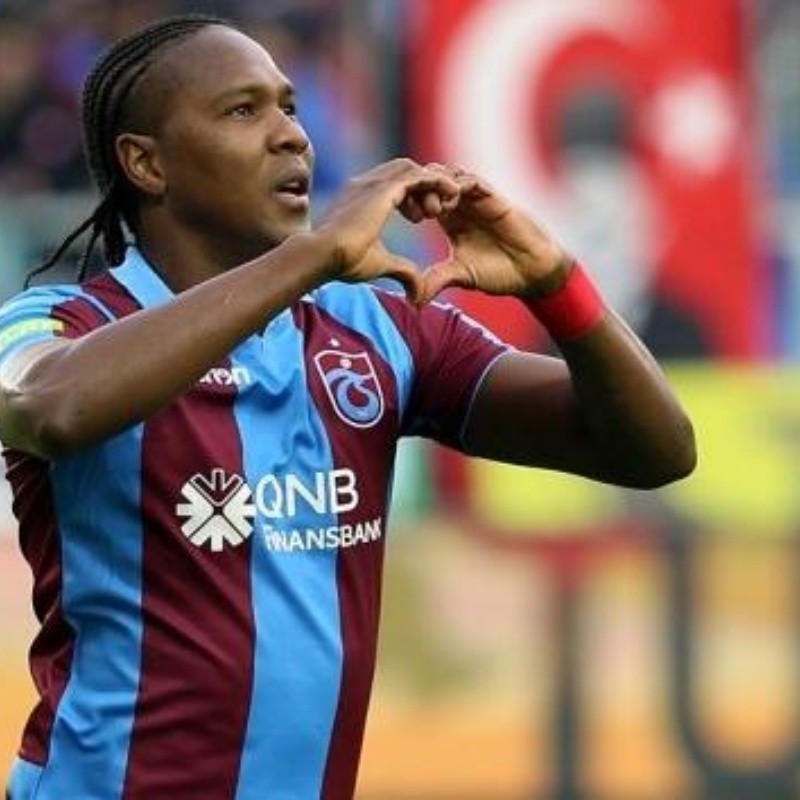 Algo habrá hecho bien: ovación para Rodallega en su despedida de Trabzonspor