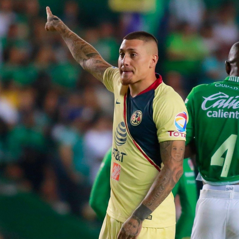 Y llegó el golpe para Nico Castillo: "América jugó con uno menos"