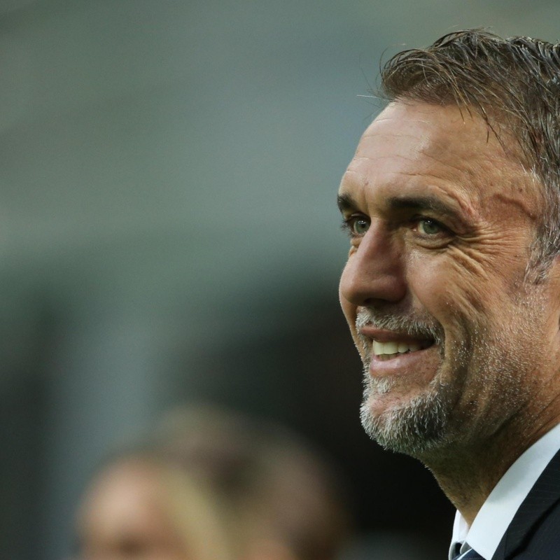 Batistuta se prepara para ser técnico: lo quiere un equipo de Inglaterra