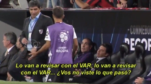 Video: lo que Gallardo le dijo a Ponzio mientras revisaban la expulsión de Casco en el VAR