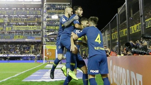 Todo Boca festejó el gol de López.