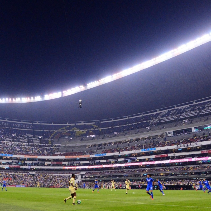 Instalan césped natural en el Estadio Azteca